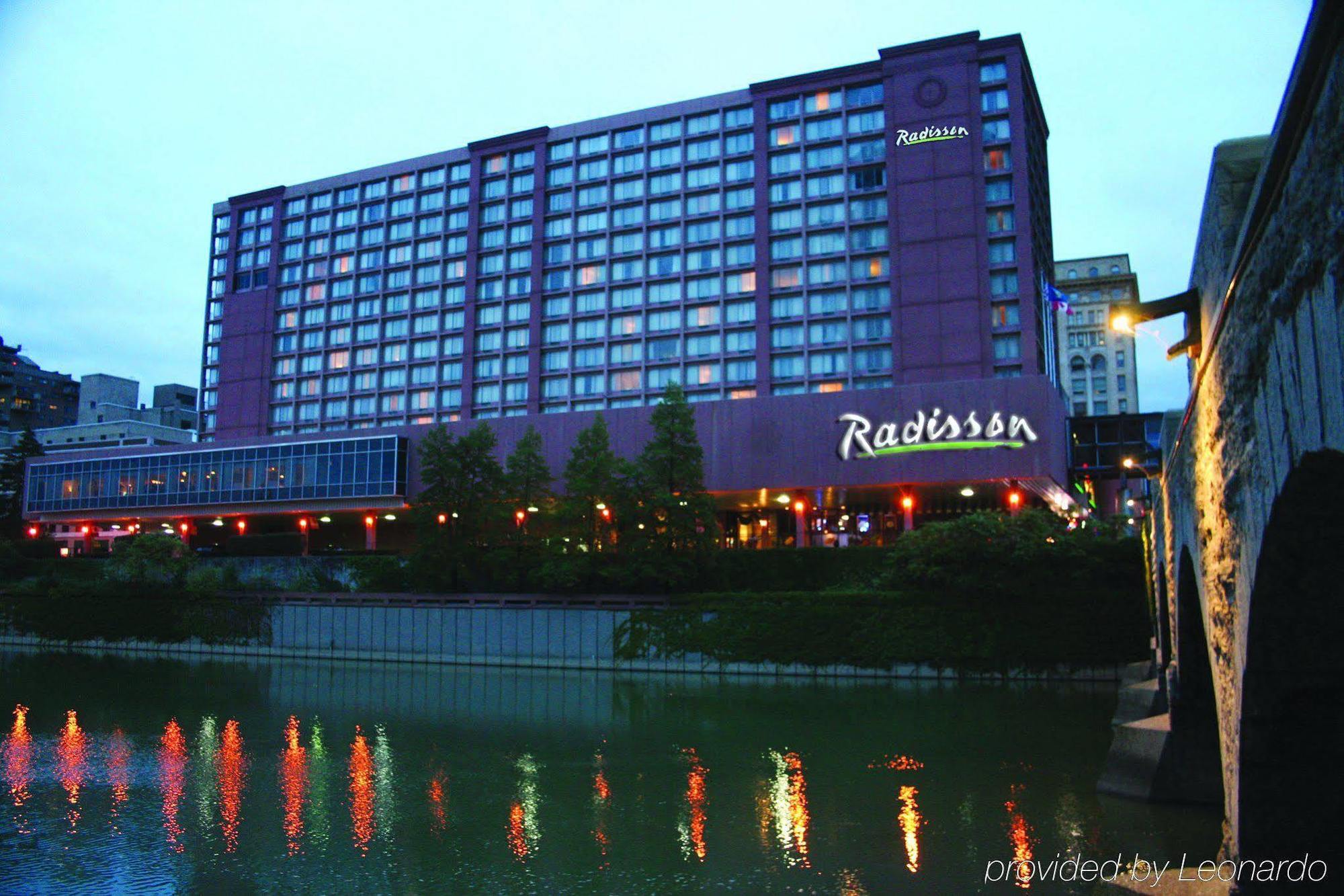 Rochester Riverside Hotel Bagian luar foto